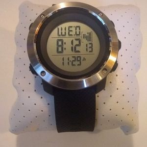 yeenik watch